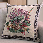 Декоративна гобеленова наволочка Кошик лаванди в рамці Лавандове поле Прованс