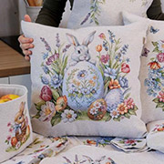 Декоративна гобеленова великодня наволочка Зайченя з писанкою Суцвіття Прованс