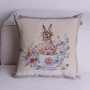 Декоративна гобеленова великодня подушка Зайчиха Чарівність Прованс