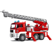 Дитяча іграшка пожежний вантажівка зі сходами Bruder (+ водяна помпа + світло та звук) 02771