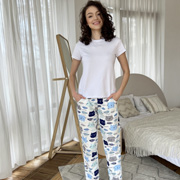 Жіноча піжама з сатиновими штанами Котики Рибки Cosy молочна