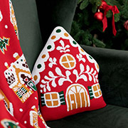 Подушка в'язана декоративна Будиночок червоний 40см Прованс