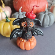 Свічка Оберіг Врожаю - Кажанчик з гарбузиком Emily