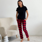 Піжама жіноча зі штанів та футболки F22P+F02ws Cosy клітинка червоно-чорна
