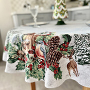 Скатертина гобеленова новорічна кругла Limaso Squirrel