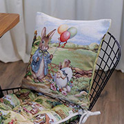 Декоративна гобеленова великодня наволочка Заєць із кульками Настрій Прованс