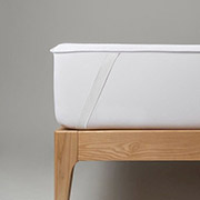 Наматрацник водонепроникний з гумками по кутах Ютек Delight