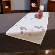 Доріжка Villa Grazia з вишивкою Золоті гребінці 4351