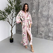 Жіночий довгий халат-кімоно Morning Bloom MB1 шовк-сатин Cosy рожеві квіти на молочному