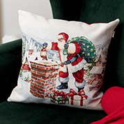Декоративная гобеленовая новогодняя подушка Санта Снежная зима Прованс