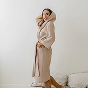 Подарунковий жіночий набір P-202+Cb311 рушник і вафельний халат з капюшоном Cosy бежевий у коробці