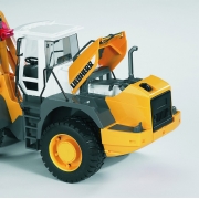 Дорожный погрузчик Liebherr L574 Bruder 02430 - Фото №4