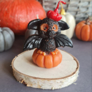 Свічка Оберіг Врожаю - Кажанчик з гарбузиком Emily - Фото №3